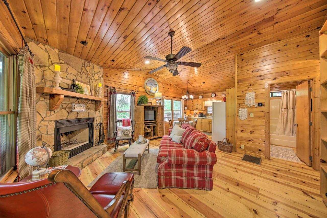 Peaceful Blue Ridge Cabin With Decks And Fire Pit Экстерьер фото