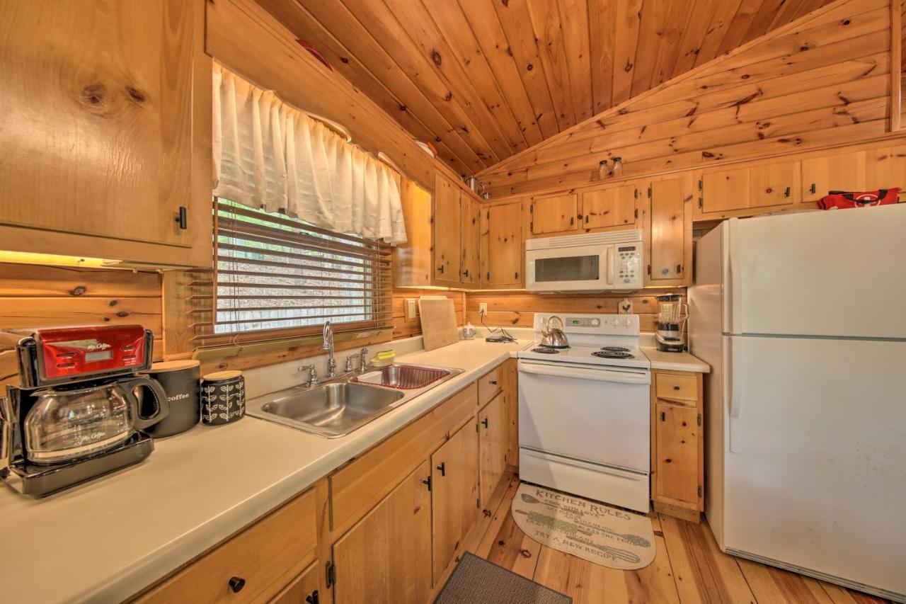 Peaceful Blue Ridge Cabin With Decks And Fire Pit Экстерьер фото