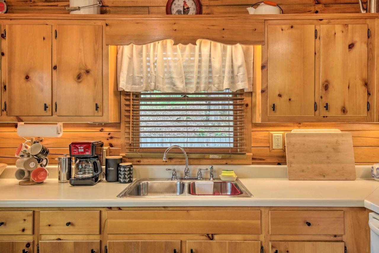 Peaceful Blue Ridge Cabin With Decks And Fire Pit Экстерьер фото