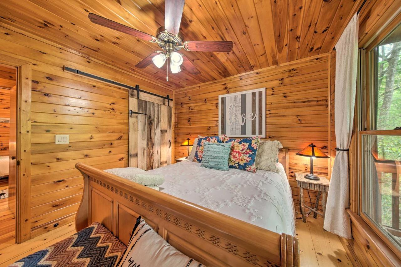 Peaceful Blue Ridge Cabin With Decks And Fire Pit Экстерьер фото