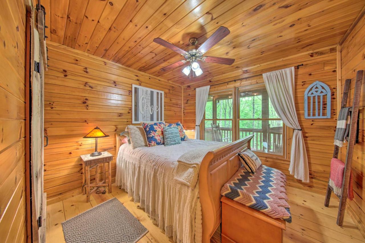 Peaceful Blue Ridge Cabin With Decks And Fire Pit Экстерьер фото