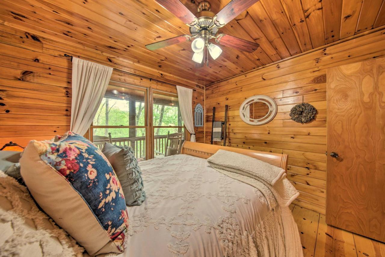 Peaceful Blue Ridge Cabin With Decks And Fire Pit Экстерьер фото