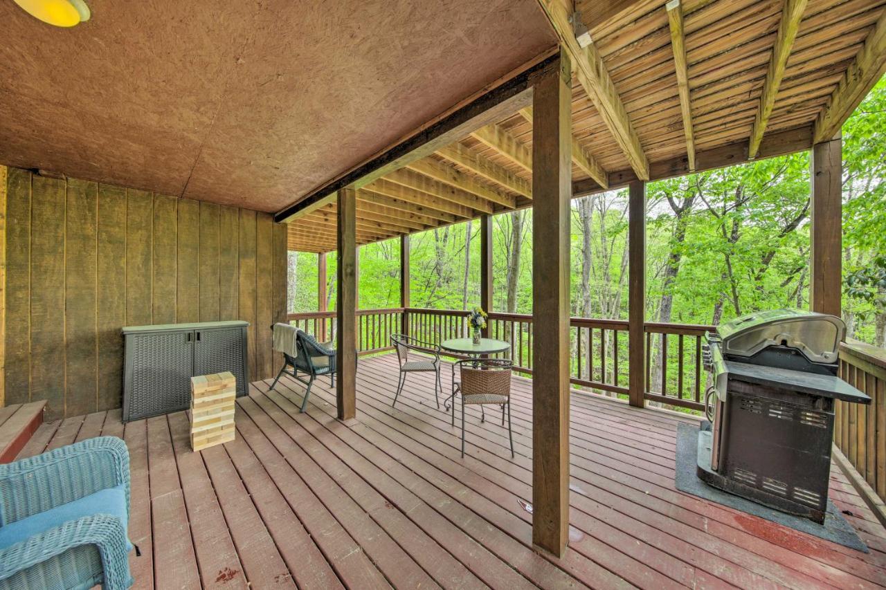 Peaceful Blue Ridge Cabin With Decks And Fire Pit Экстерьер фото